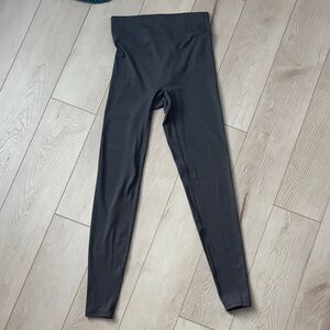 High-Waist Grey/Brown Leggings – Sleek Everyday Legging